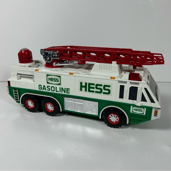 Hess Gasoline Truck "Emergency Truck" in Original Box from 1996 New In Box - Picture 5 of 6